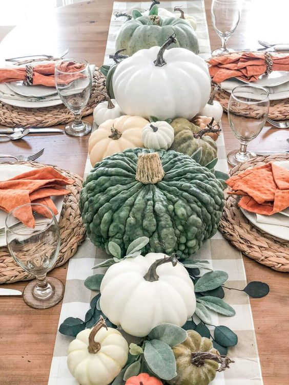 fall tablescapes pumpkins