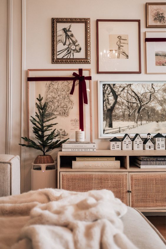 Christmas Decor Ideas wrapped frames