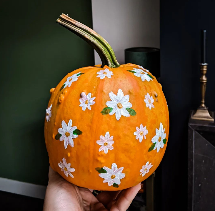 painting small pumpkins floral