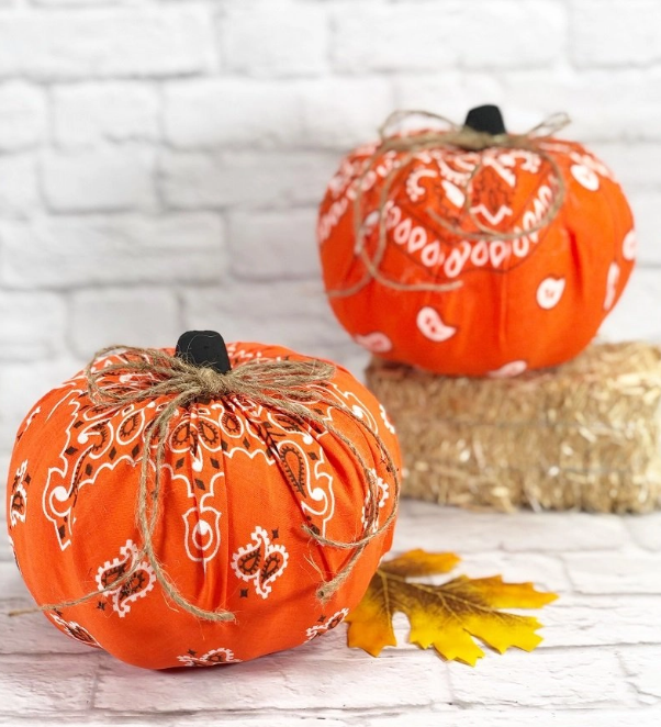 DIY fall decor bandana pumpkins