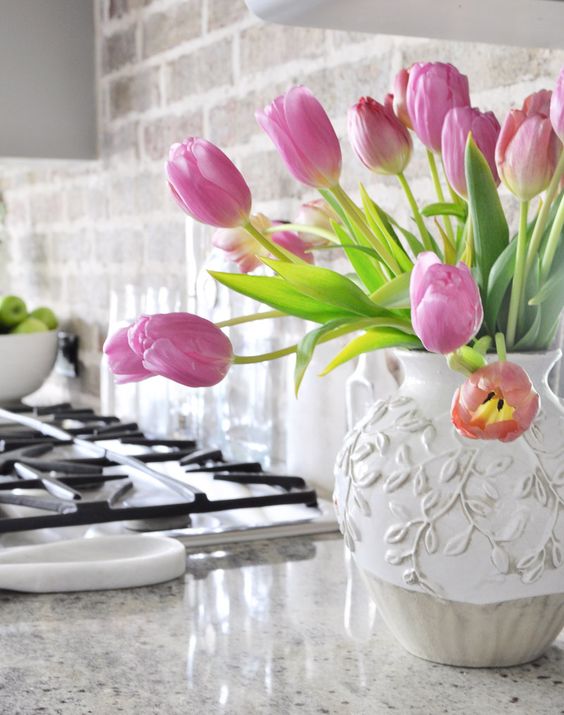 easter flower arrangements tulips