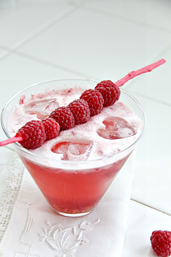 Valentine's Day cocktails raspberry moscato cocktail